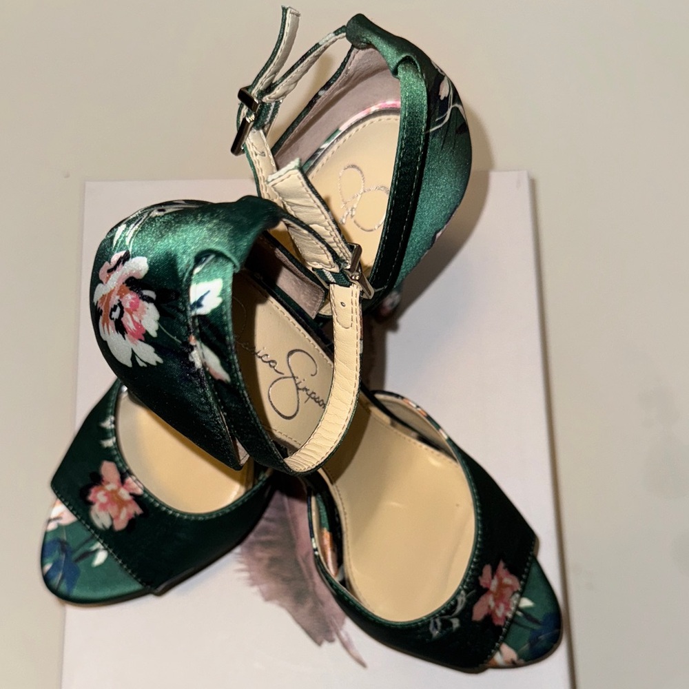 Jessica Simpson Dark Green Floral Heels - Picture 4 of 7
